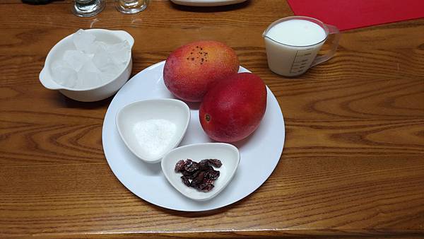 櫻桃芒果牛奶冰沙 - 材料